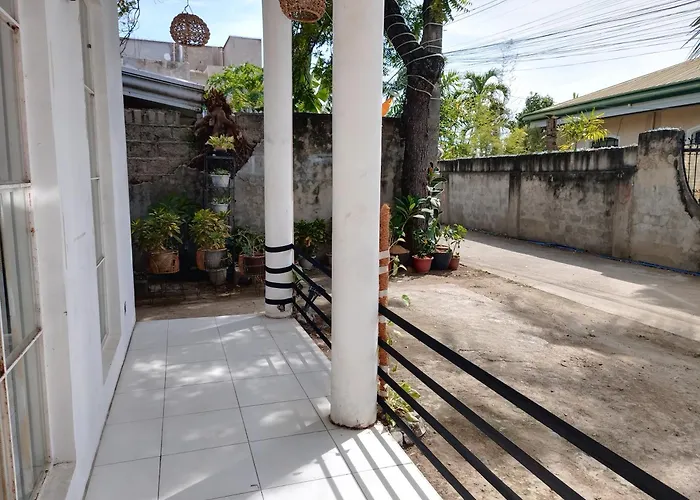 R & J In Naga Cebu ホームステイ